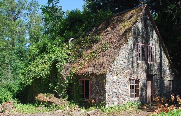 Remnants of a cottage in Lebanon OR