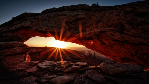 Rise and shine - The breathtaking Mesa Arch Canyonlands National Park Utah  Photo by Lena und Benedikt Herwig