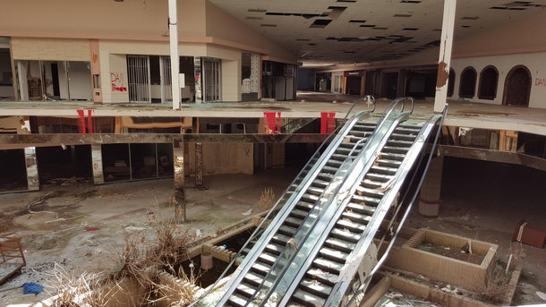 Rolling Acres Mall in Akron Ohio 