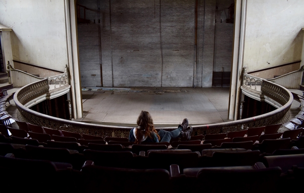 Ruinin an otherwise gorgeous shot in an abandoned opera house Self-timer OC