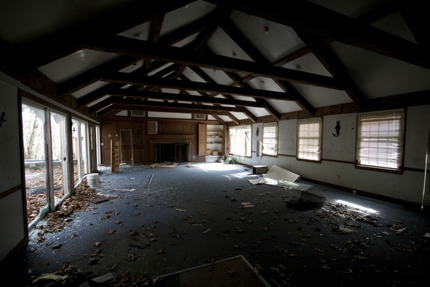 Run down alcoholics rehabilitation center - Newtown CT - Photorator