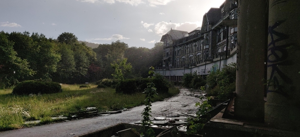 Sanatorium du Basil during the rain