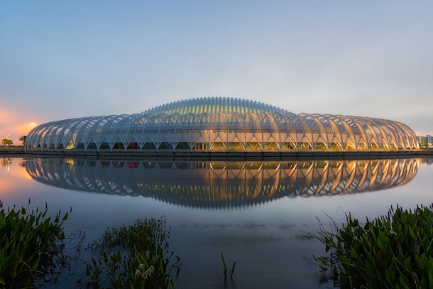 Santiago Calatravas Florida Polytechnic University USA is wrapped by a lightweight aluminum trellis made up of a series of curving columns and surfaces designed to reduce the buildings solar gain by around  percent