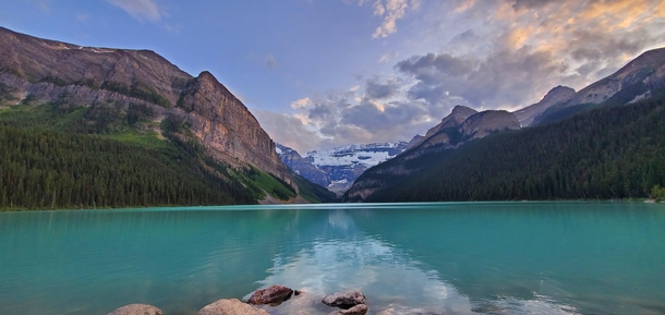 Saw someone upload Moraine so heres Lake Louise in Banff National Park 
