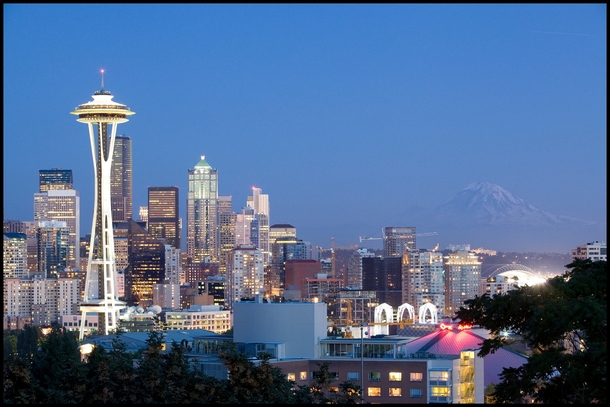 Seattle skyline with Mt Rainier 
