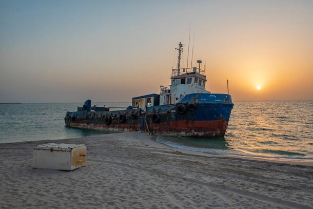 Ship run around on the coast of the UAE and abandoned