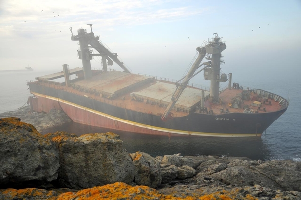 Shipwreck on the Black Sea  by burdem