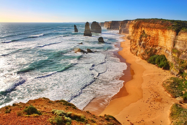 Shore of the Port Campbell National Park Australia  by Hao Zheng