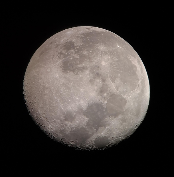 Since everyone is sharing their moon photos 