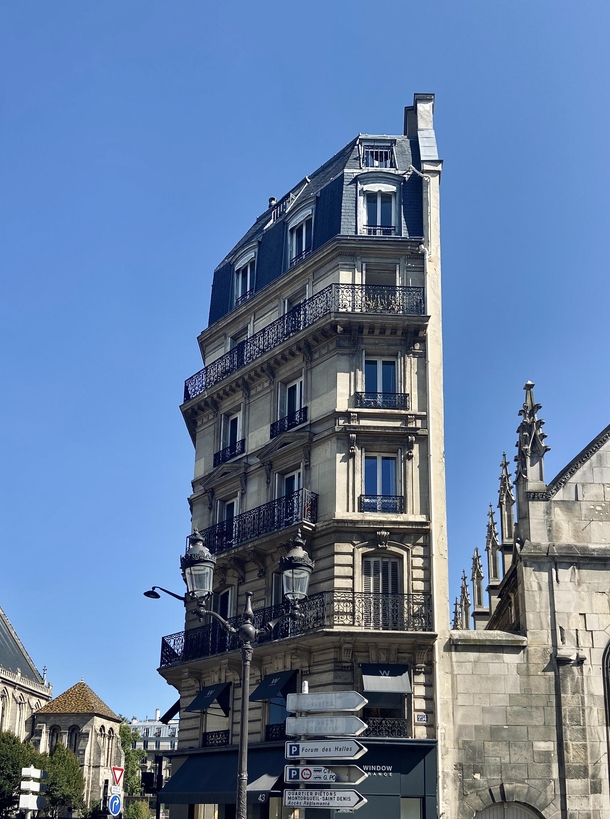Skinny apartment building in Paris  Rue Saint-Martin Paris rd Arrondissement