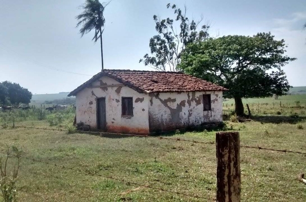 Small abandoned house in the Brazilian countryside