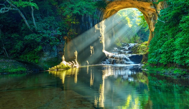 So beautiful and unreal Morning rays of sunlight flow through the cave and reflect on the water Studio Ghibli-esque One of the most beautiful place Ive ever been Nomizo Waterfall amp Kameiwa Cave Japan 