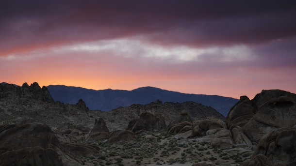 So many shots taken from the Alabama Hills solely feature the Eastern Sierra neglecting the Inyo Mountains to the east 