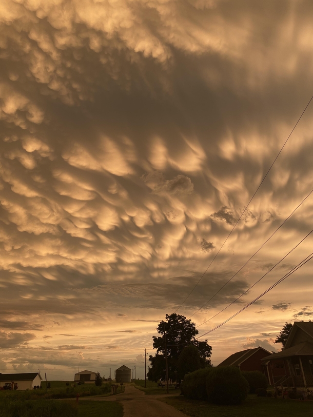 Some pretty cool looking clouds after a thunderstorm in Illinois