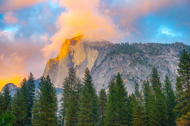 Spent the entire day exploring Yosemite but got the best shot of the day from the Half Dome Village parking lot on the way to get a pizza as the last bit of sun set Always be shooting x OC