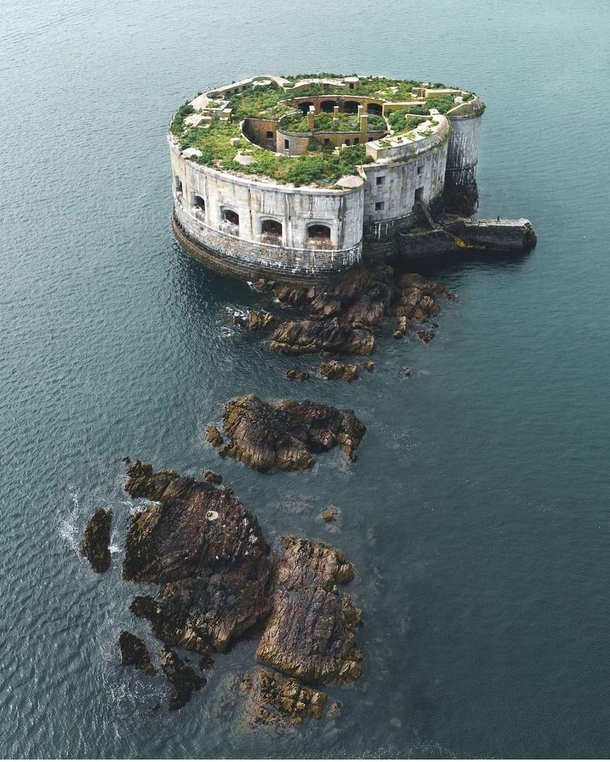 Stack Rock Fort Milford Haven Wales This th-century island fort built to protect against an invasion by sea
