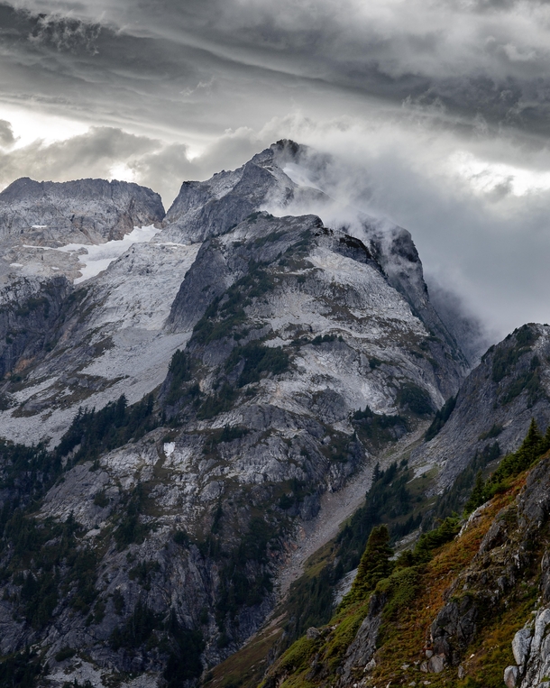 Stormy weather in the North Cascades 