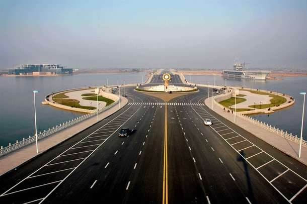 Strange Chinese roundabout And aircraft carrier 