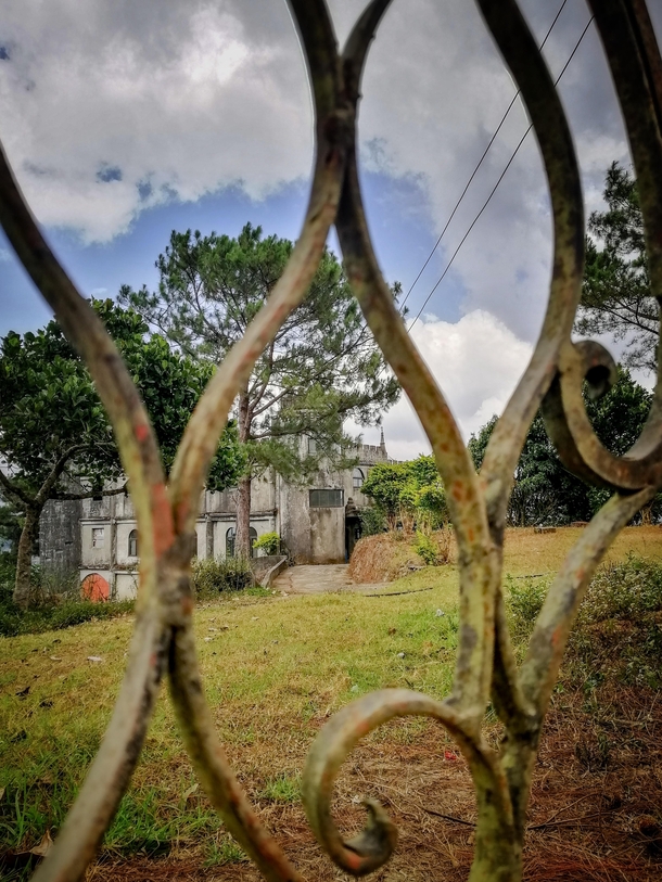 Stumbled upon an abandoned Castle in Baguio City PH