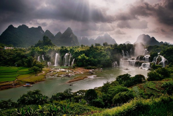 Stunning Chinese Landscape Ban Gioc  Detian Falls 