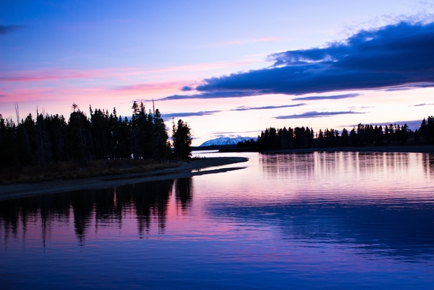Sun sets on Yellowstone Lake 