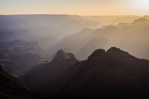 Sunrays fill up the Grand Canyon 