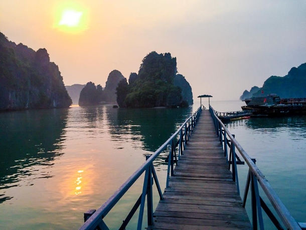 Sunrise - Halong Bay Vietnam 