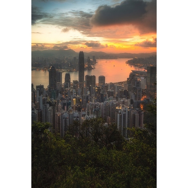 Sunrise in Hong Kong 