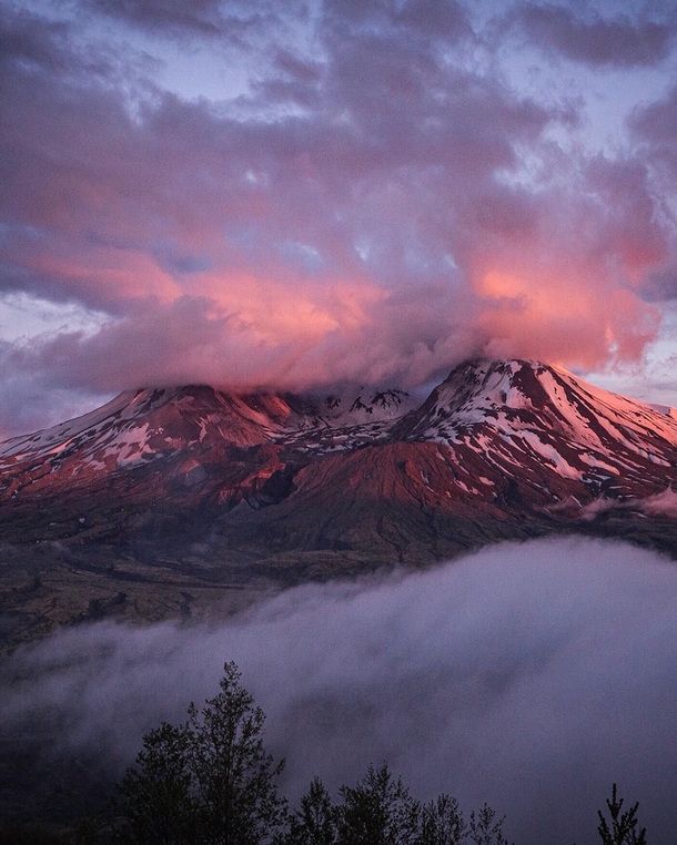 Sunset at Mount St Helens 