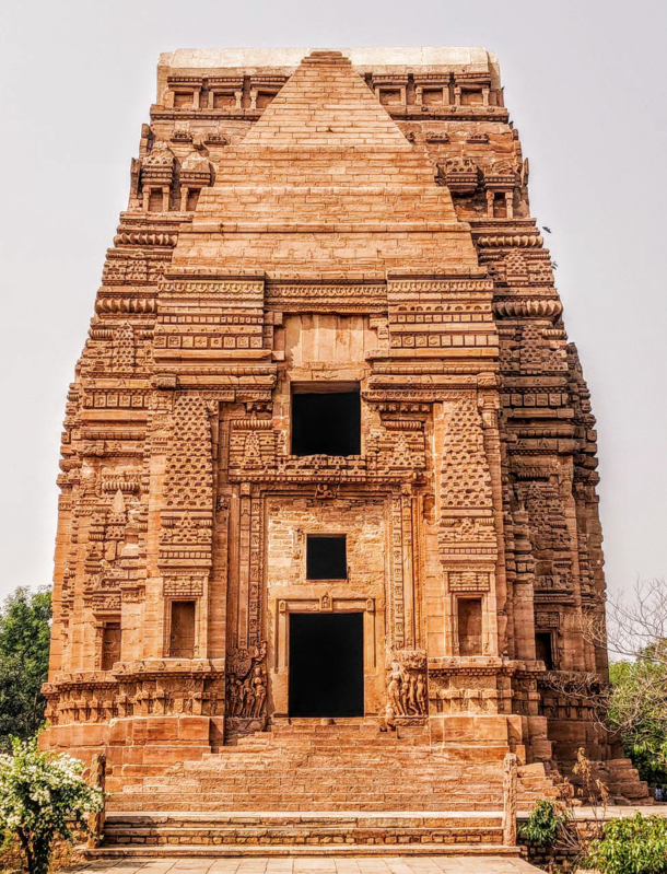 Teli ka Mandir is a th century Hindu temple located within the Gwalior Fort in India