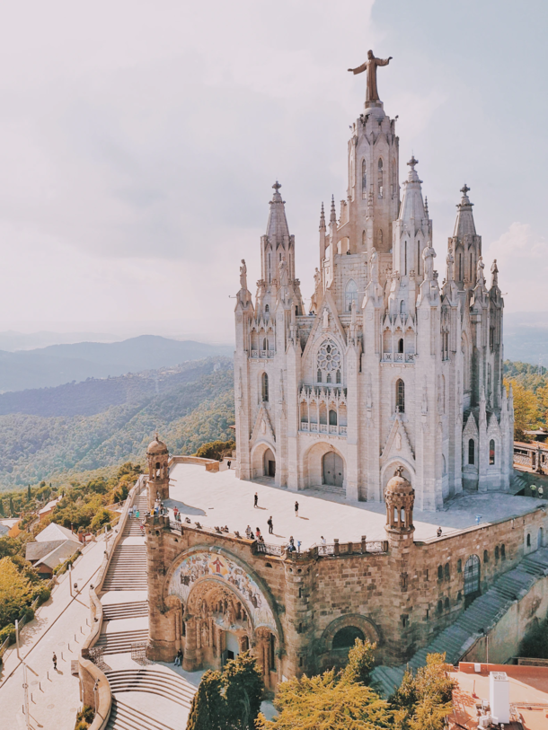 Temple Expiatori del Sagrat Cor is the work of the Spanish architect Enric Sagnier and was completed by his son Josep Maria Sagnier i Vidal The construction of the church lasted from  to 
