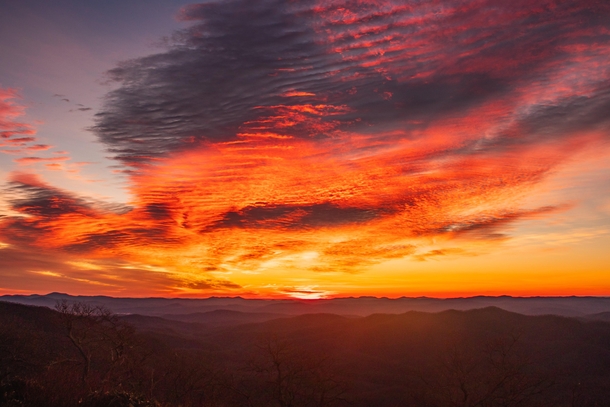 Thanksgiving day sunrise on the Blue Ridge Mountains  x