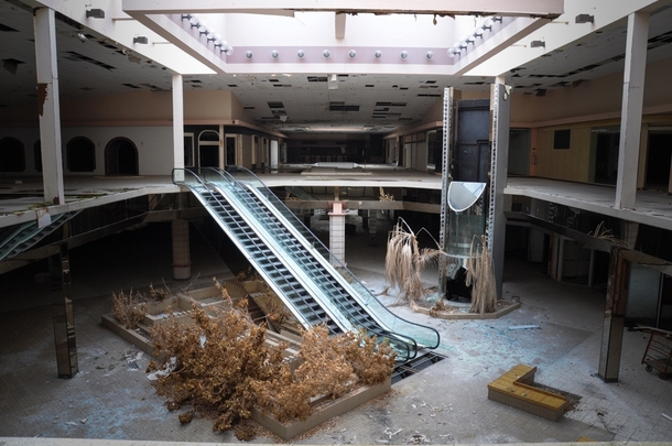 The abandoned Rolling Acres Mall 
