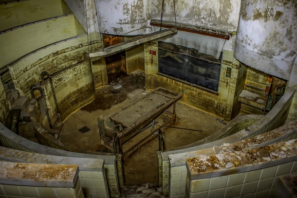 The autopsy theater of the abandoned Charity Hospital in New Orleans La am NOT the original pster of these photos Im part of a group on Facebook