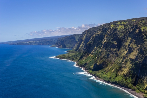 The best way to see the Big Island of Hawaii is by helicopter 