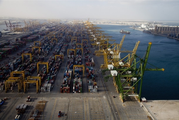 The container terminal at Jebel Ali Port 