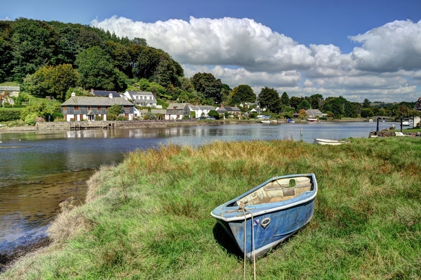 The delightfully pretty village Lerryn England sits astride a creek that feeds into the River 