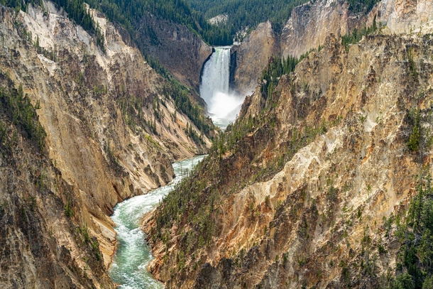 The Grand Canyon of Yellowstone flows 