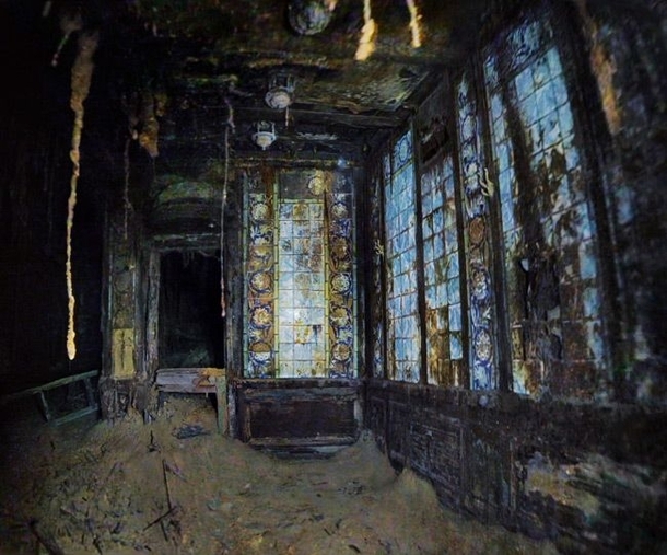 The inside of the Titanic shipwreck - Photorator