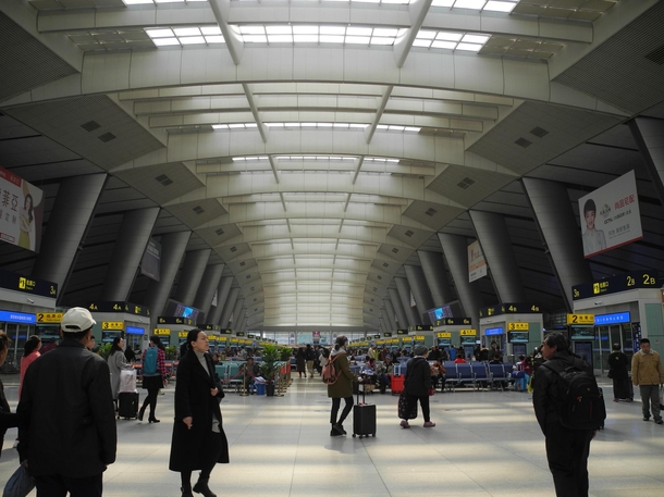 The large indoor space of Beijing South Railway Station