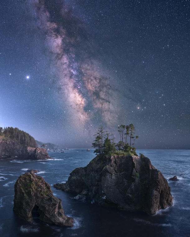 The Milky Way rising over the Oregon coast  