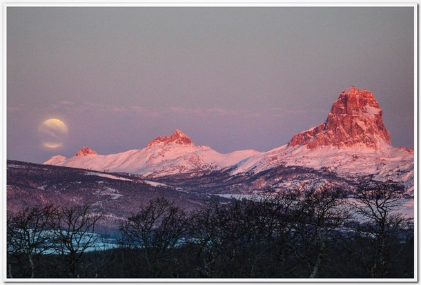 The moonset over Chief Ninaki and Papoose in NW Montana on a cold February morning 
