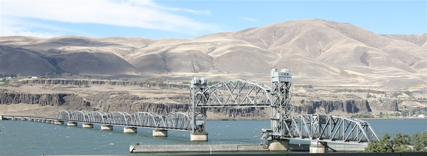 The Oregon Trunk Rail Bridge across the Columbia River near Celilo Falls
