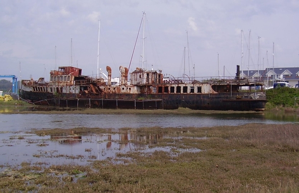 The P S Ryde an abandoned paddlesteamer