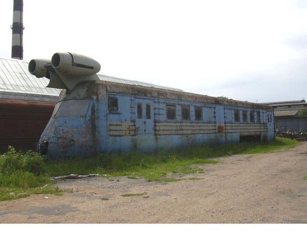 The SVL Russian abbreviation of high-speed laboratory car was developed in Kalininsky carriage-building factory in  its current resting place Based on the train model ER it was powered by two engines from the Yak- airliner and had a top speed of around MP