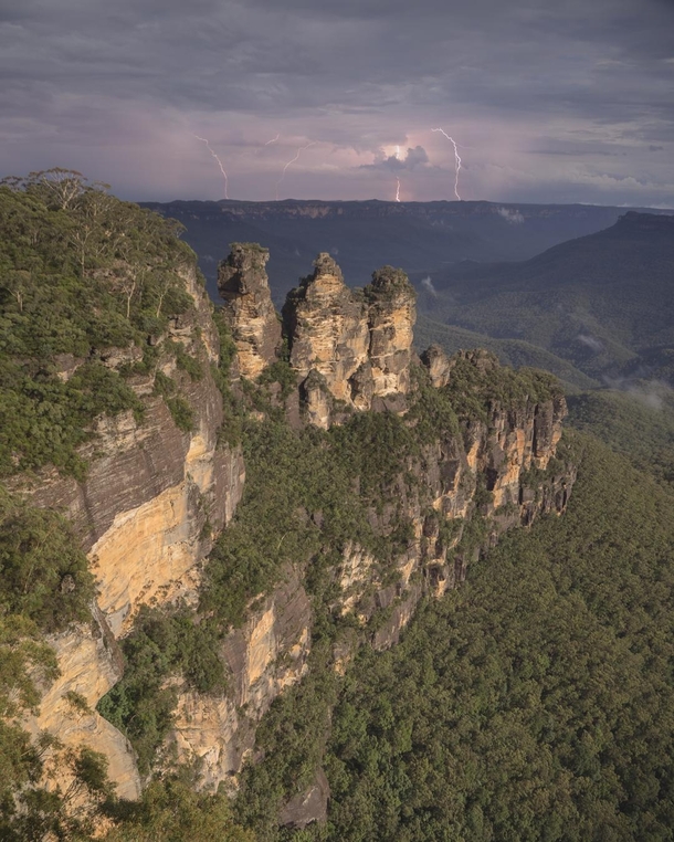 The Three Sisters Blue Mountains - Australia 