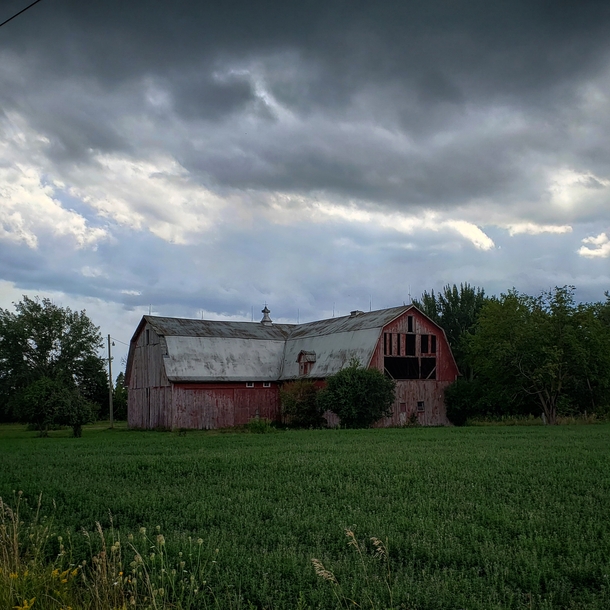 Theres just something about storm clouds that make even a simple picture of a derelict barn instantly way cooler Abandoned barn somewhere near Bay City MI USA 
