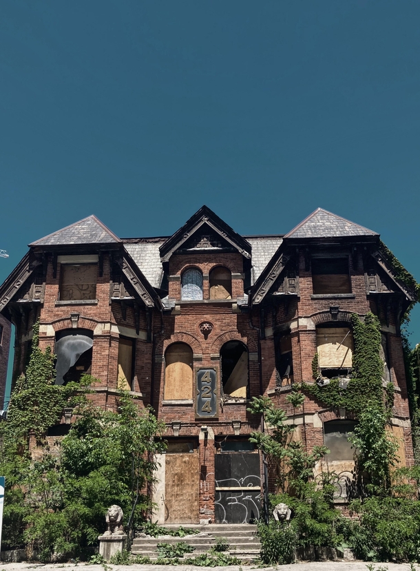 This mansion in Toronto