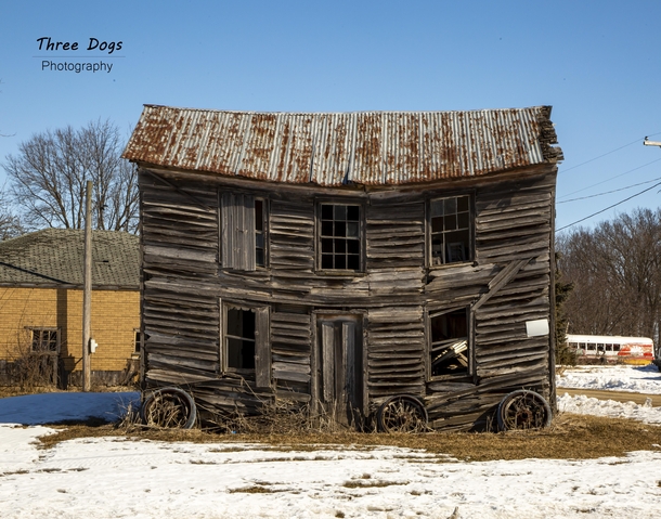 This one would have looked better on a gloomy day Abandoned house in Illinois x 