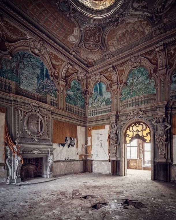 This room in an abandoned villa in Italy is just a ridiculously gorgeous photo by Mathias Mahling